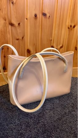 Handtasche in zartem brau – ein Hingucker!