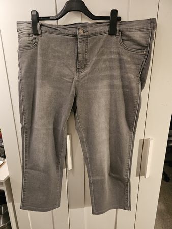 Damen Jeans grau Relaxed Fit, Kurz-Gr. 26 PlusSize
