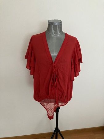 Magnifique body rouge festif manches volants T.38 été ☀️