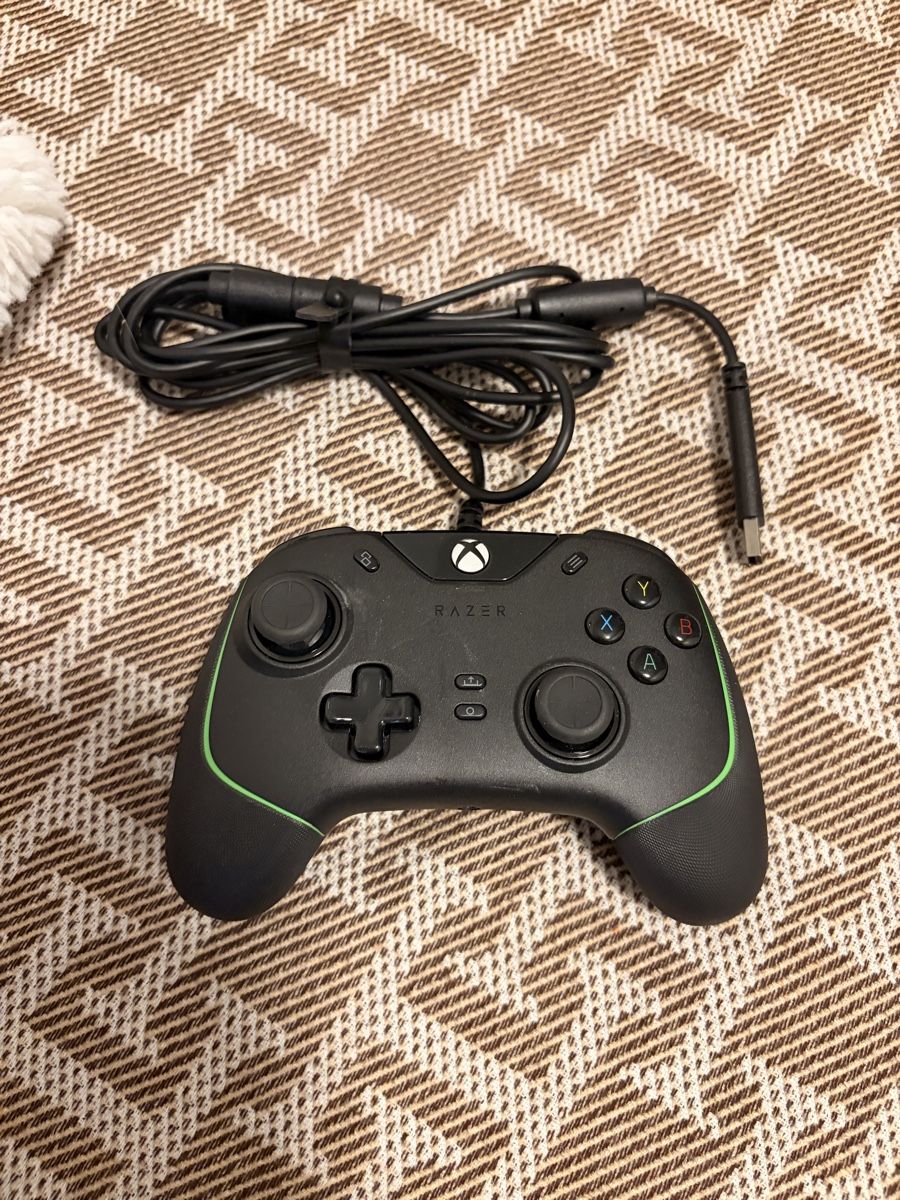 Controller: Razer Wolverine V2 Controller Schwarz guter Zustand – Gebraucht aus St.Gallen von rslalfs