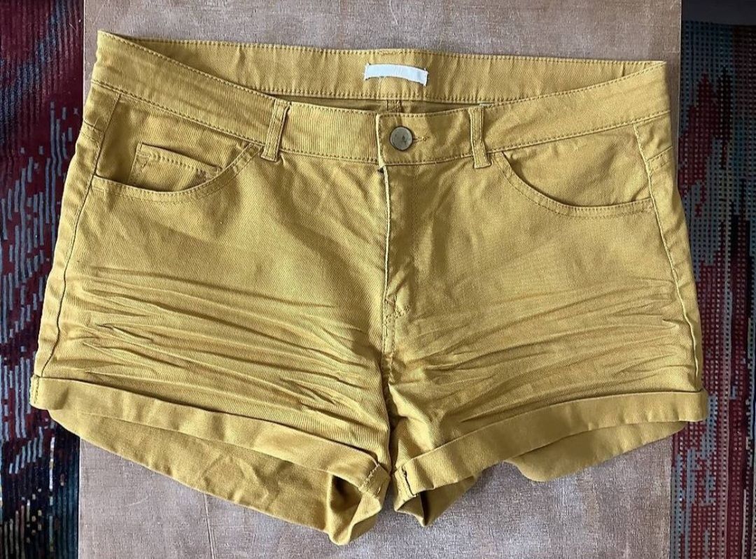 Pantaloni: zwei tolle Shorts von minimum &H&M – Usato da Fischenthal venduto da claerlibaerli 1