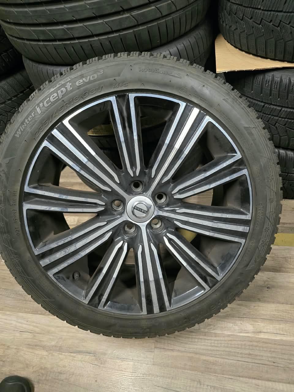 Volvo Pneumatici & Ruote complete: Volvo V60 Winterkompletträder – Usato da Wolhusen venduto da wer_b2yj