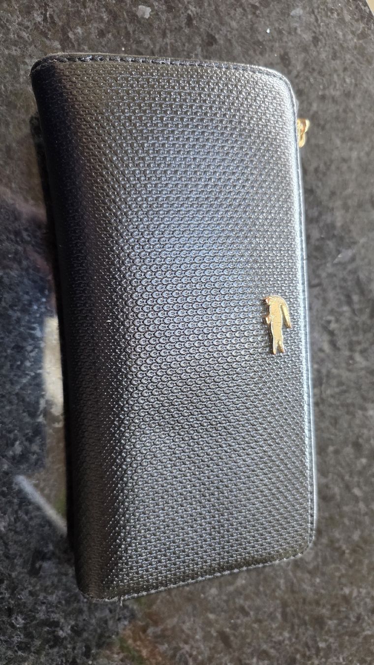 Lacoste Brieftaschen: Portefeuile / Portemonnaie LACOSTE – Gebraucht aus Cheyres von Karine-Schweiz