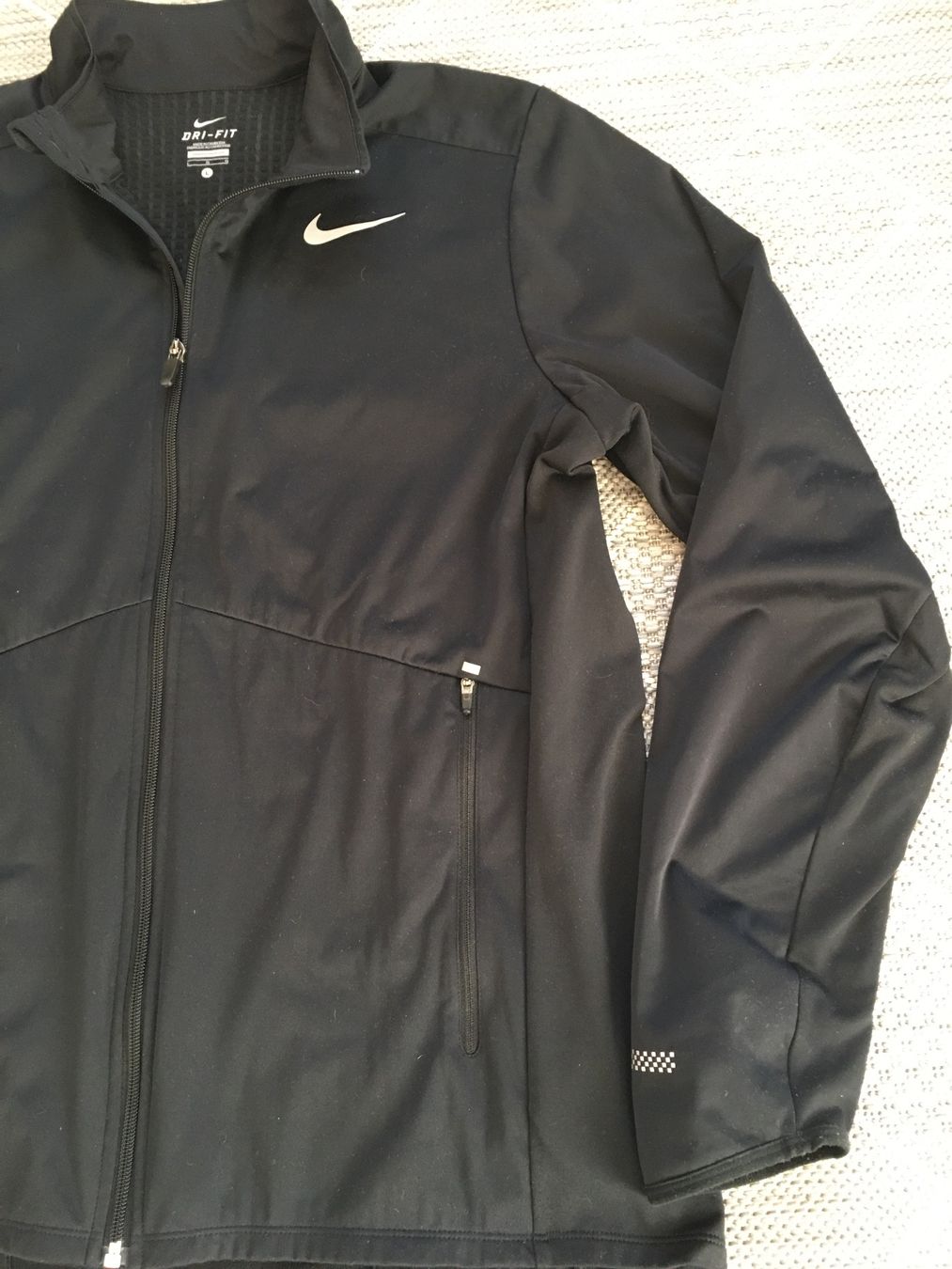 Nike Giacche: Schwarze Jacke Nike Gr L unisex – Usato da Grenchen venduto da Tirana 2