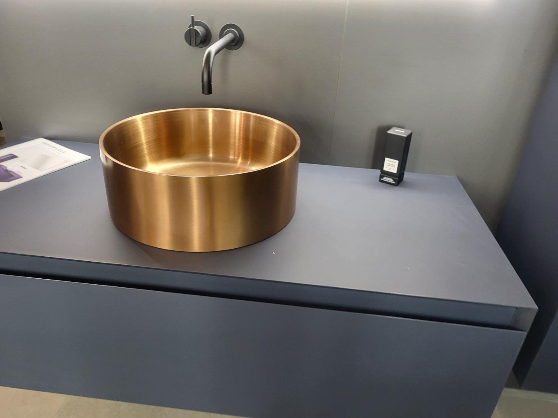 Lavabi & lavandini: Aufsatzbecken Metalic Bronze – Nuovo e nell'imballaggio originale da Küssnacht am Rigi venduto da domusinterior
