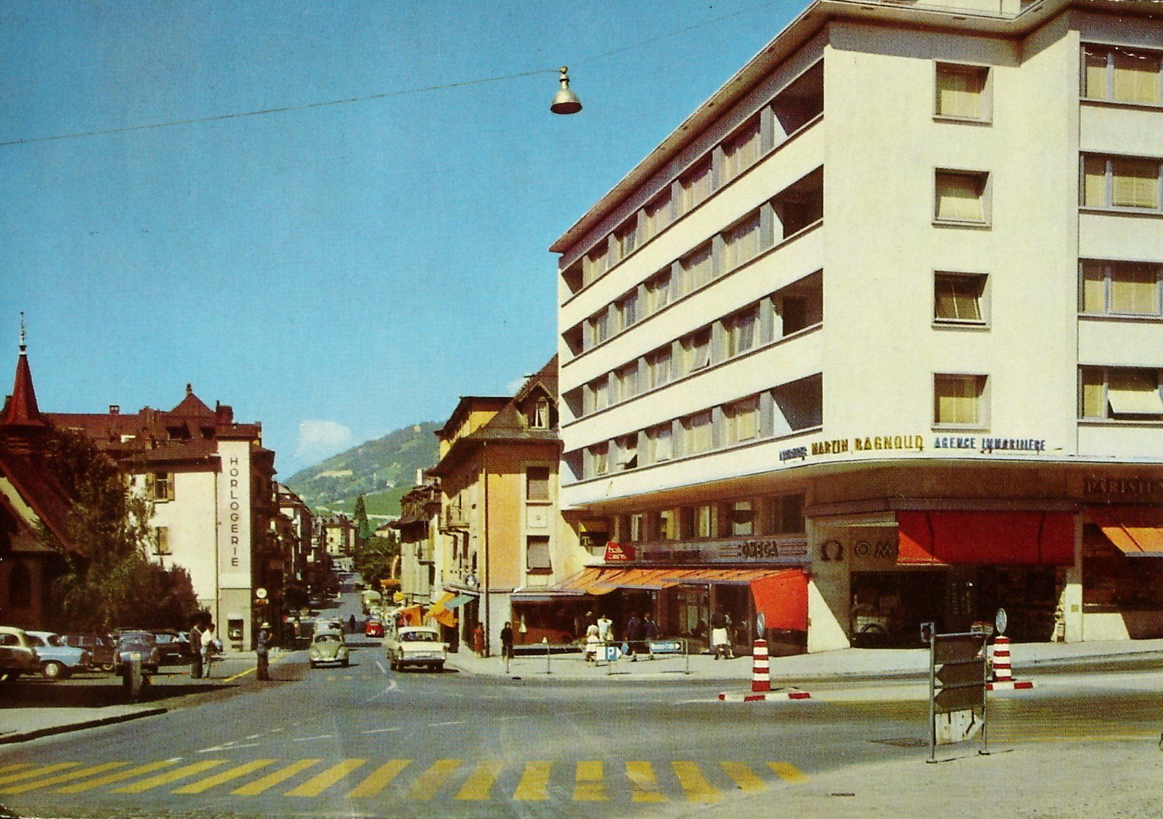 Cartoline postali: SIERRE rue du Général-Guisan - Auto - VW-Käfer – Usato da Jona venduto da philajona