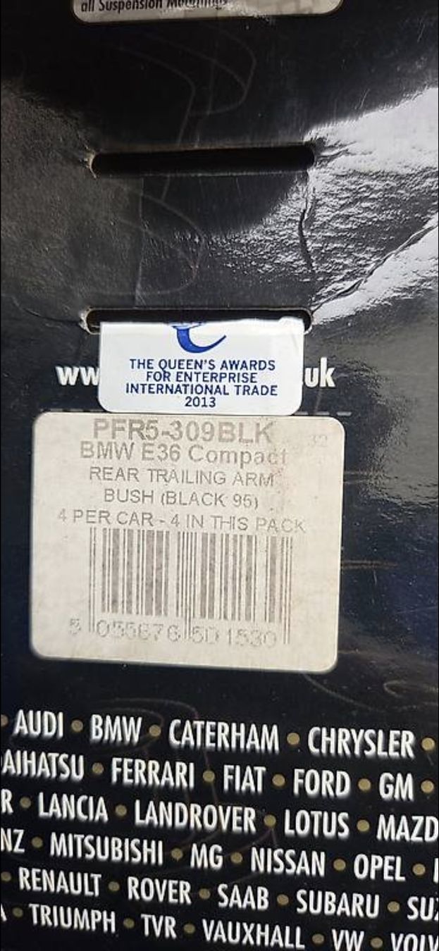 BMW Toutes les pièces auto: Powerflex BMW E36 316i/318i Compact Hinterachslager – D'occasion à St. Gallen par justmeeee 2