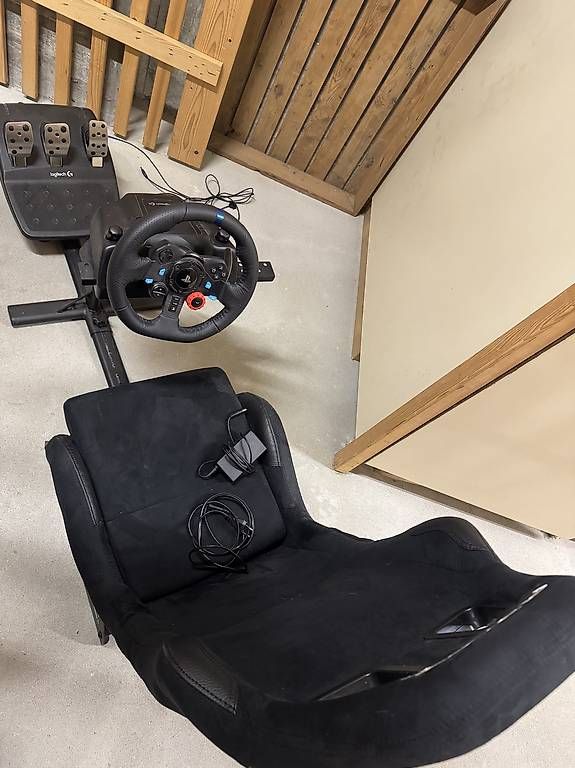 Logitech Console: Playseat inkl. Logitech G29 Lenkrad+ Pedale – Usato da Oensingen venduto da Andre0907 1