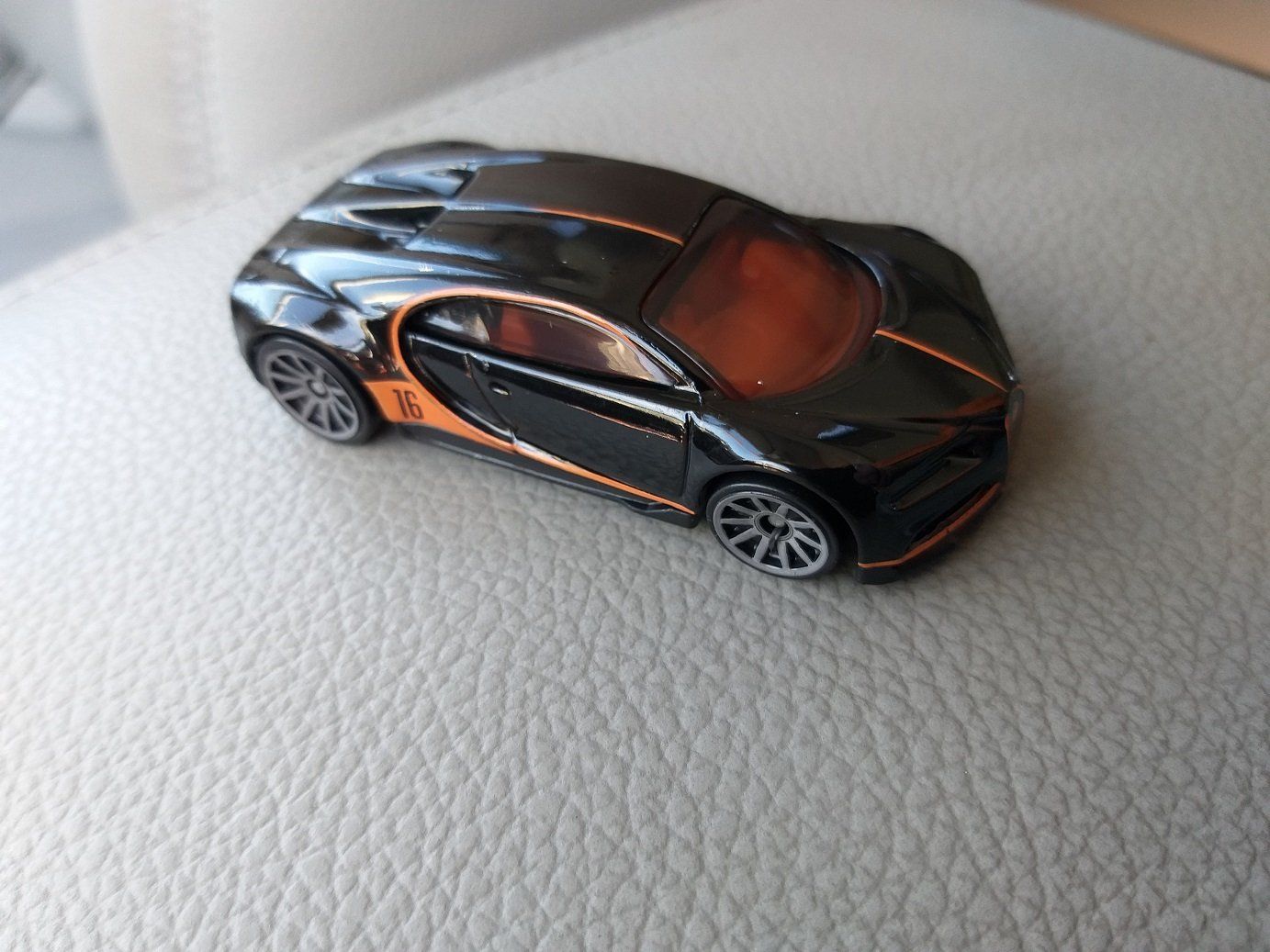 Bugatti Modellini d'auto: Hot Wheels Mystery Bugatti Chiron – Nuovo (secondo la descrizione) da Brugg AG venduto da Evilweevil