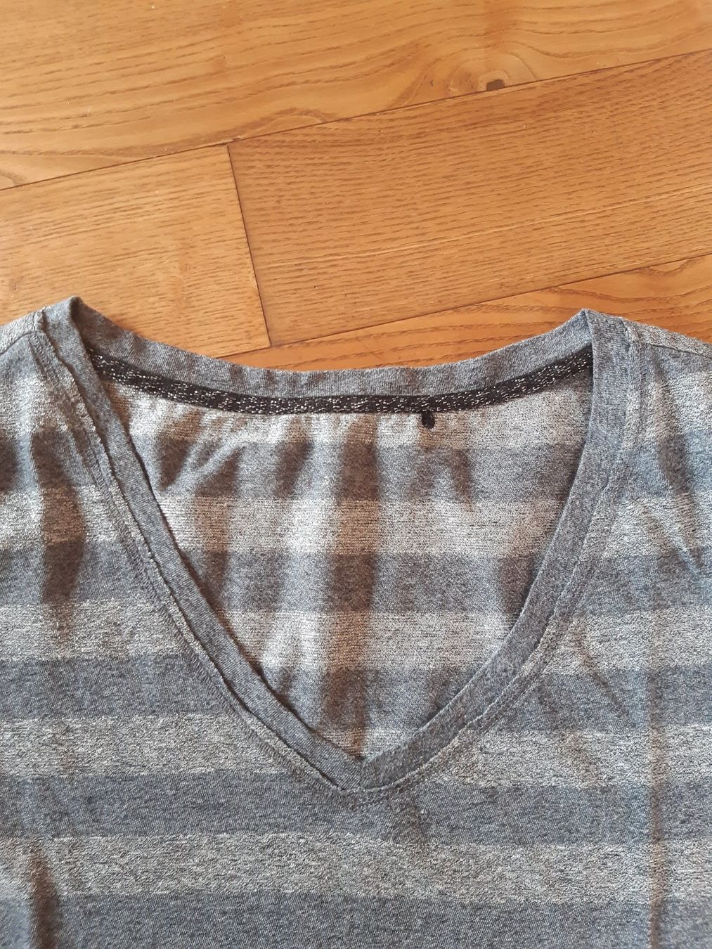 T-Shirts: grau silber gestreiftes T-Shirt, S – Gebraucht aus Schötz von irinananna 2