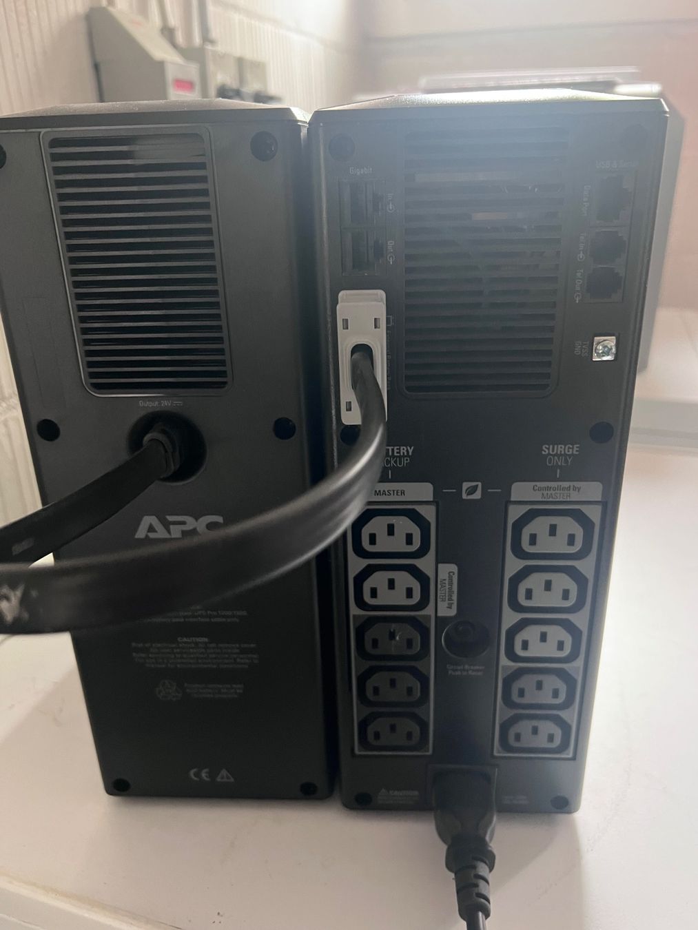 Apc Caricatori & Batterie: APC Back-UPS Pro 1500 VA, 865 W, Line-Interaktiv USV – Usato da Root venduto da Tech-Nick 1