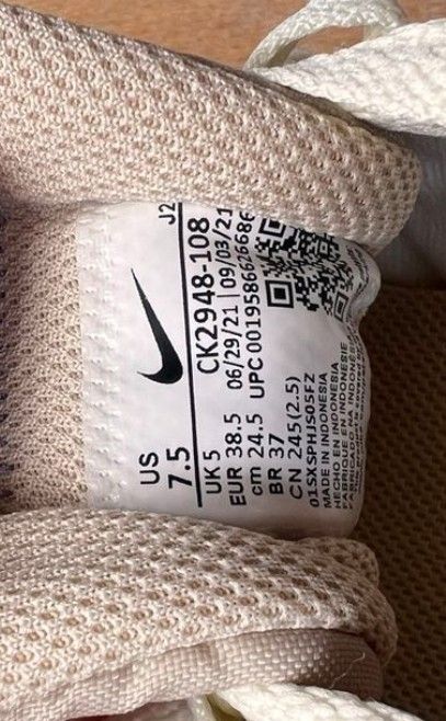 Nike Scarpe da donna: Nike Venture Runner Trainers, Size 38.5 – Usato da Zürich venduto da Rissons 2
