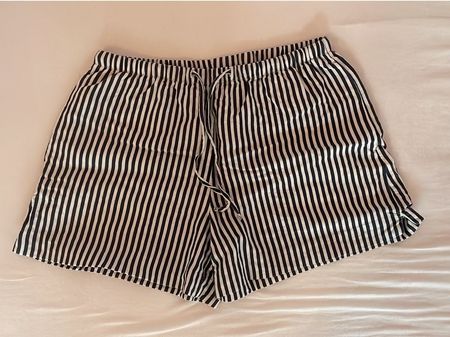 Sommerliche Shorts mit Streifenmuster
