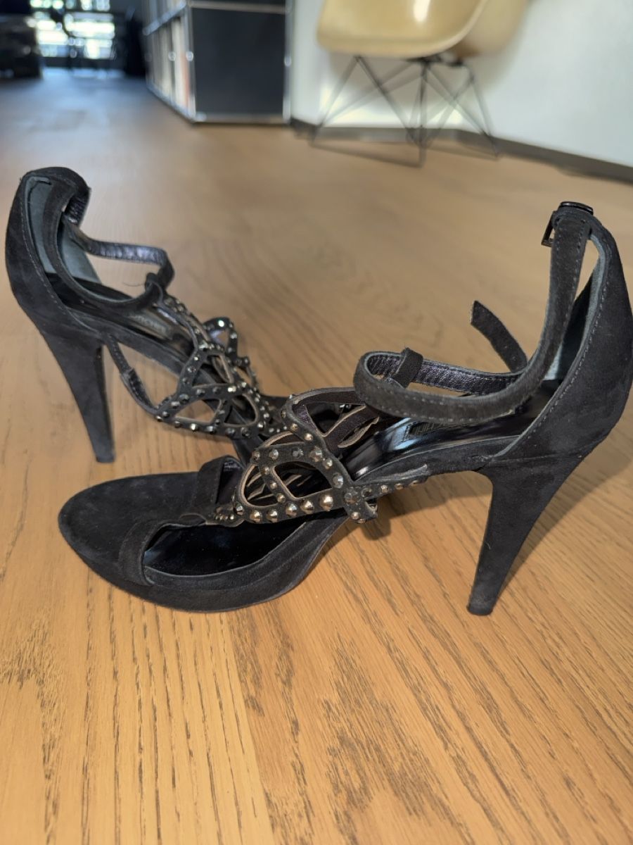 Scarpe da donna: Black Suede High Heel Sandals with Studs – Nuovo (secondo la descrizione) da Zürich venduto da VittoDS 2