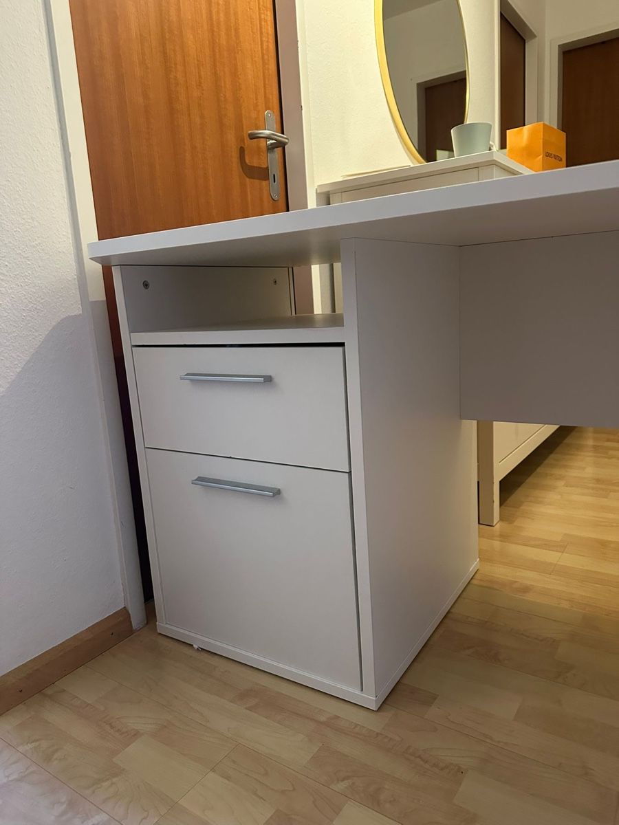 Schreibtische: Schreibtisch gross – Gebraucht aus Aesch BL von ili23_yg5k 1