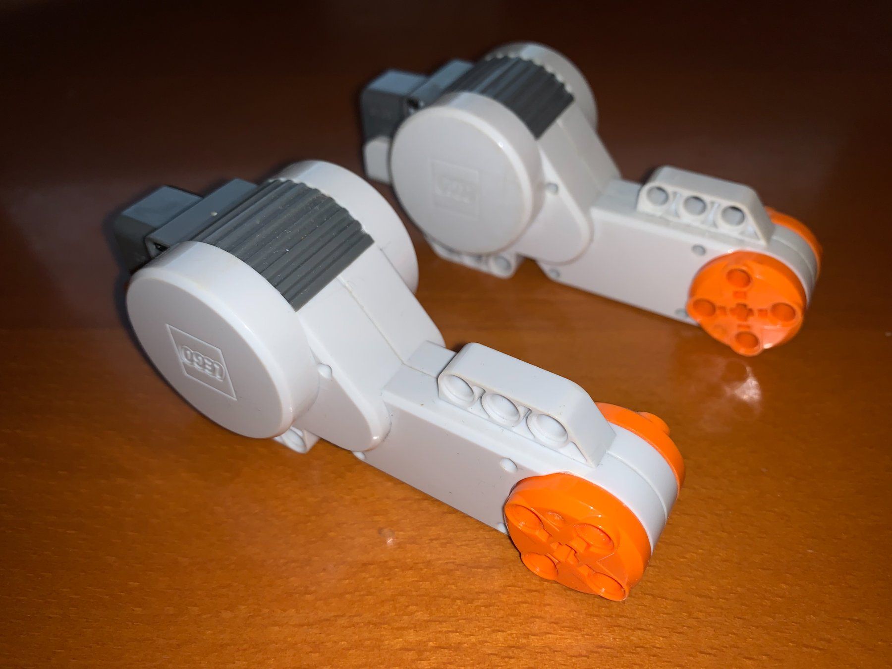 Lego Baukästen: Deux moteurs Lego Mindstorms NXT – Gebraucht aus Yvonand von
