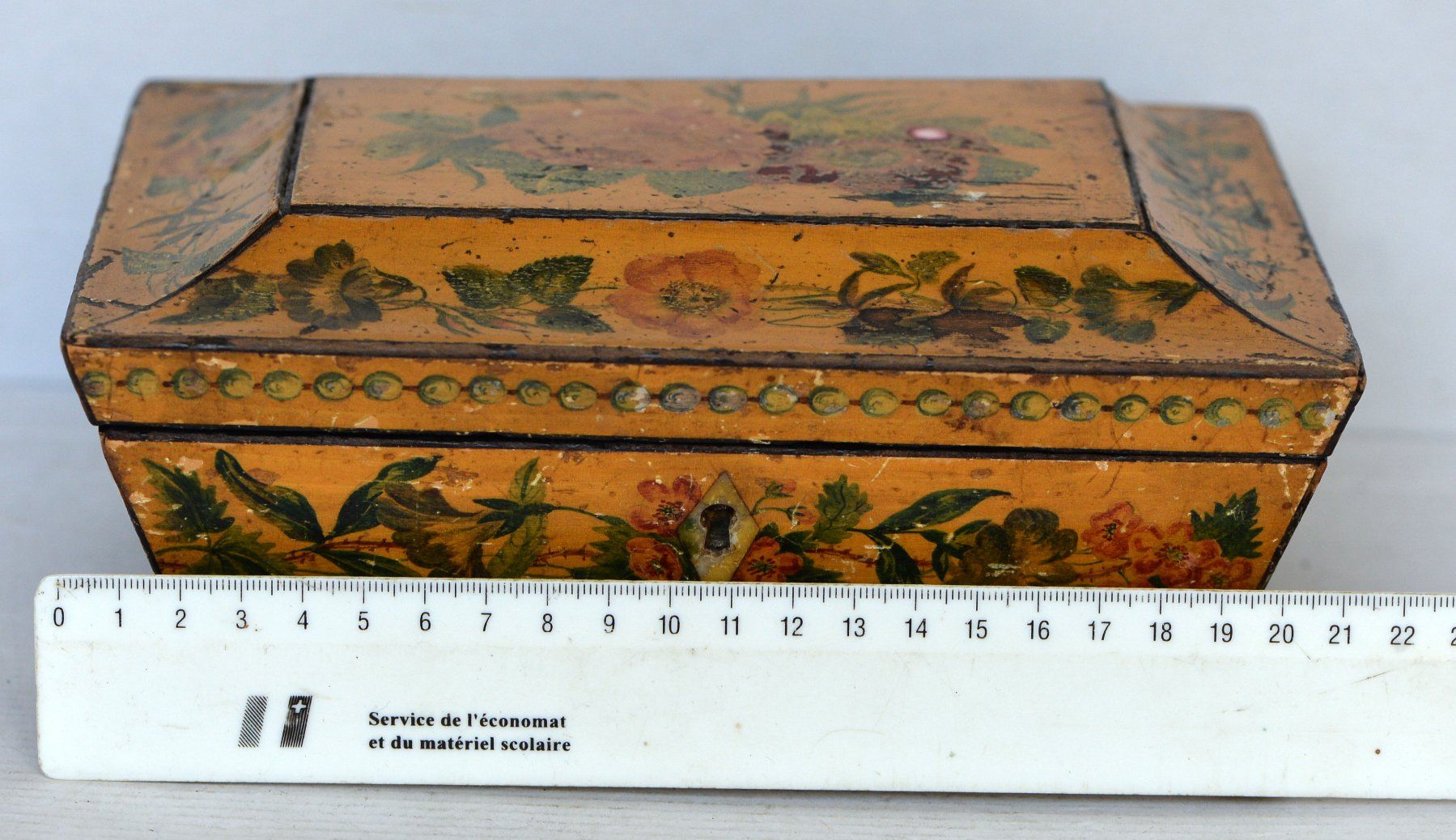 Barattoli: Ancienne boîte en bois – Usato da Neuchâtel venduto da Neuchatel 1