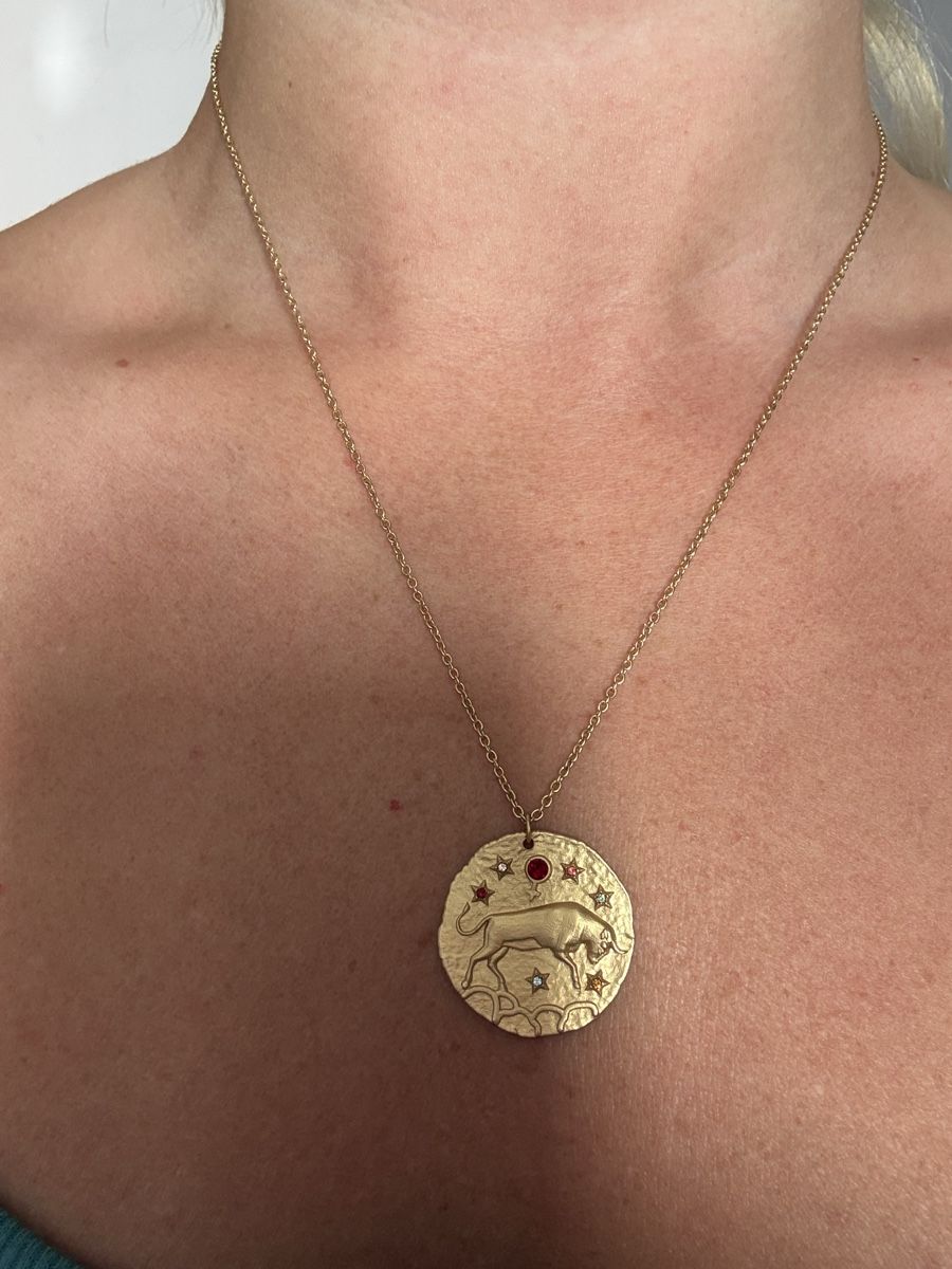 Maje Catenine: Maje Zodiac Pendant   – Nuovo e nell'imballaggio originale da Bottmingen venduto da Itsclaire 1