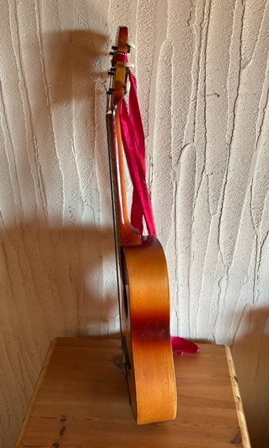 Strumenti musicali: Gitarre, Kindergitarre – Usato da Flumenthal venduto da Uranus26 2