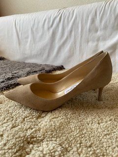 Jimmy Choo Scarpe da donna: Jimmy Choo Romy Suede Pumps Beige Size 37 – Nuovo (secondo la descrizione) da Bernhardzell venduto da Sunka0 2