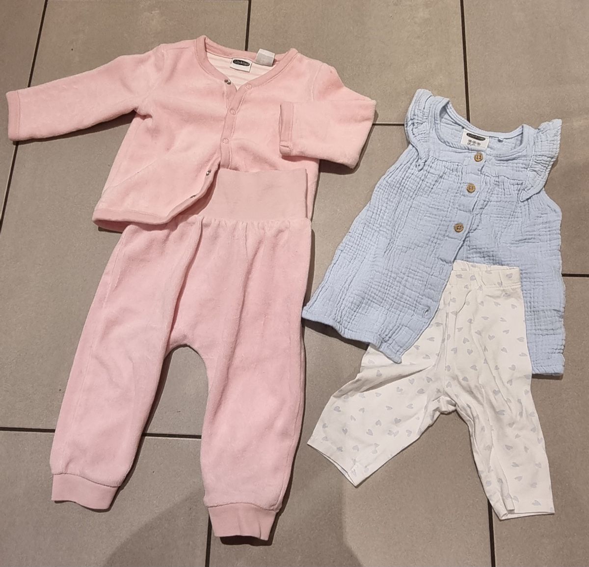 Lotti & Set di vestiti: Kleiderpaket Mädchen Gr. 74 – Usato da Luzern venduto da Doda01