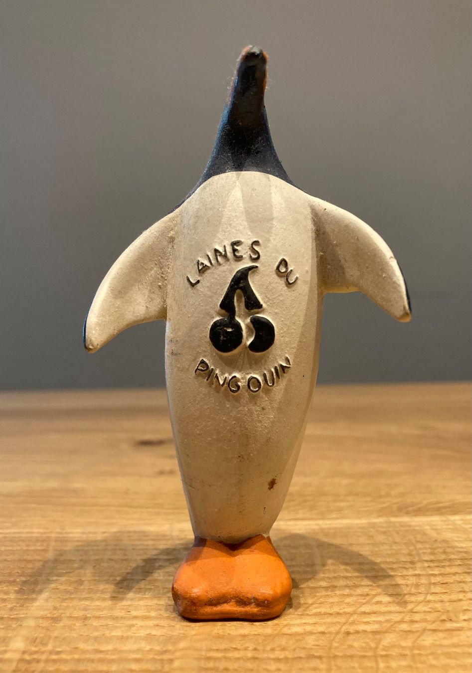 Statuette: Werbefigur Pinguin "Laines du Pingouin", aus Gummi – Usato da Winterthur venduto da silen