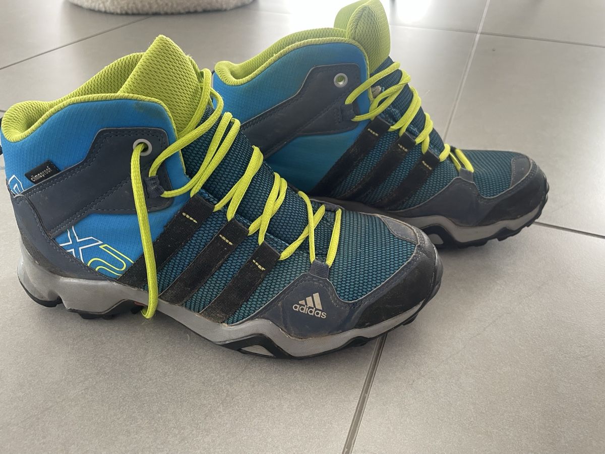Adidas Schuhe für Jungen: Wanderschuh Adidas – Gebraucht aus Niederuzwil von sifel 1