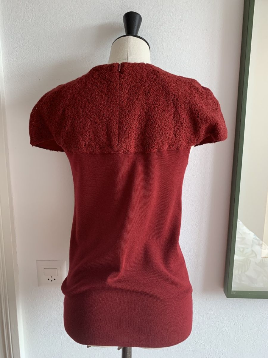 Akris Maglioni & Felpe: AKRIS: Exklusiver bordeauxroter Pullover mit Stickerei, 38 – Nuovo (secondo la descrizione) da Luzern venduto da designluzern 3
