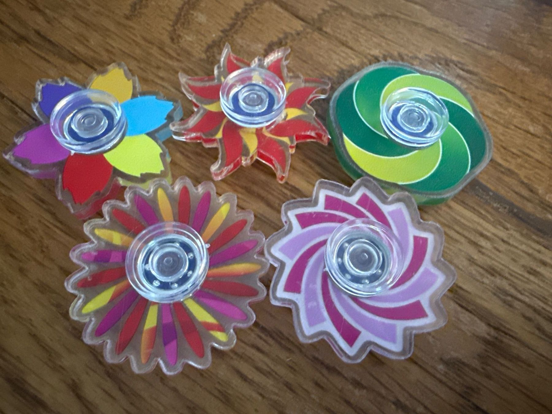 Giocattoli: 5x Fidget-Spinner: Stressabbau-Konzentrationsförderung-Ruhe – Nuovo (secondo la descrizione) da Teufenthal AG venduto da MeineSchatztruhe