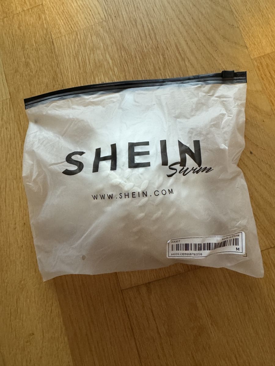 Shein Costumi da bagno & Bikini: Bikinioberteil, weiss – Nuovo e nell'imballaggio originale da Luzern venduto da emm_nw8g 3