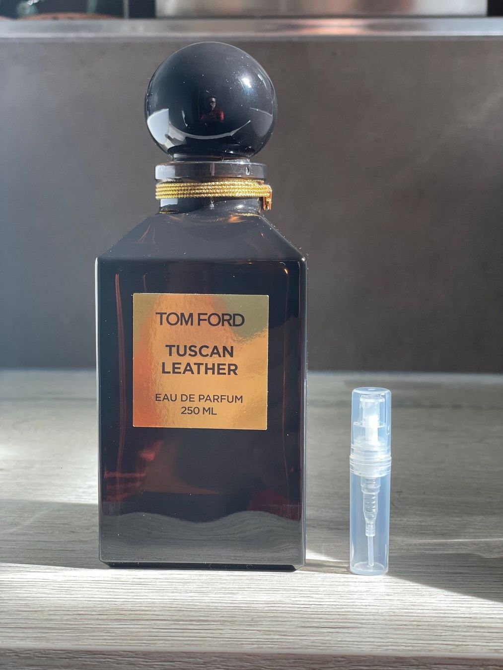 Tom Ford Profumi & Eau de Toilette: Tom Ford - Tuscan Leather - 2ml – Usato da Zug venduto da grivis