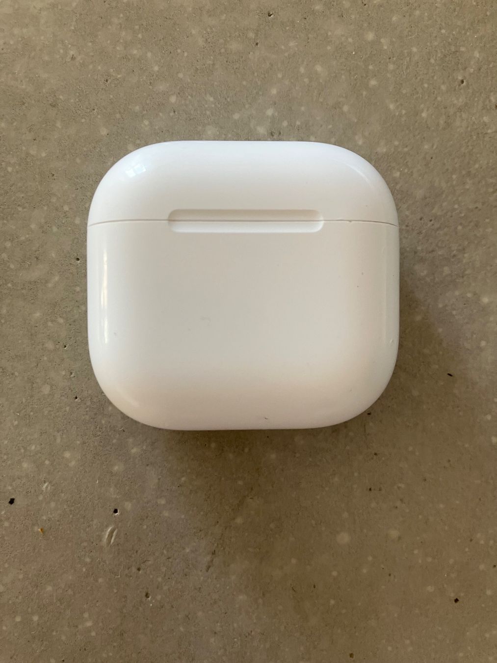 Apple Casques audio: APPLE AIRPODS 4 CASE – D'occasion à Lausanne par mr.v 1