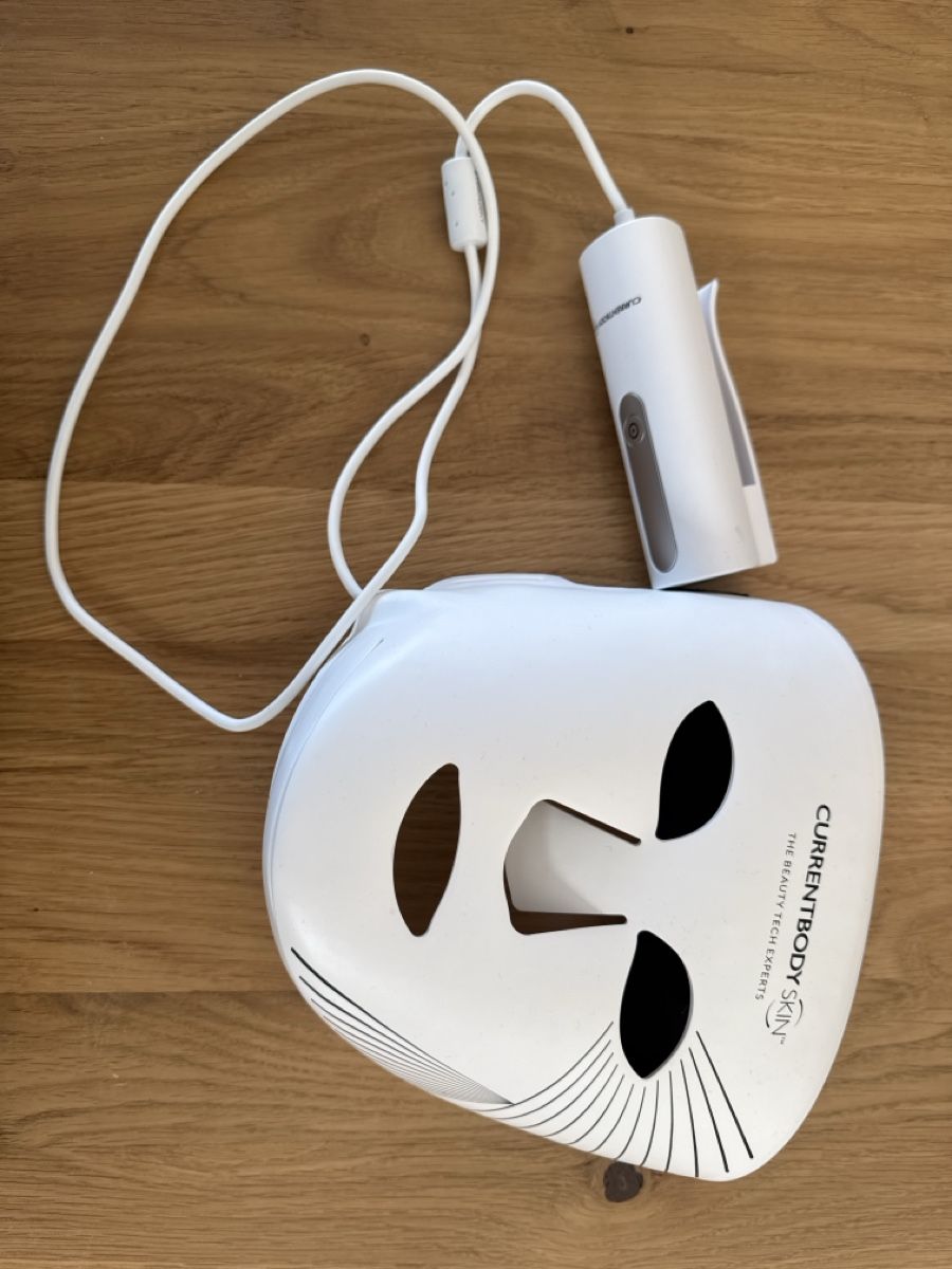 Masken: CURRENTBODY LED red Light Therapy Face Mask: series 2 – Neu (gemäss Beschreibung) aus Zürich von bremetobias