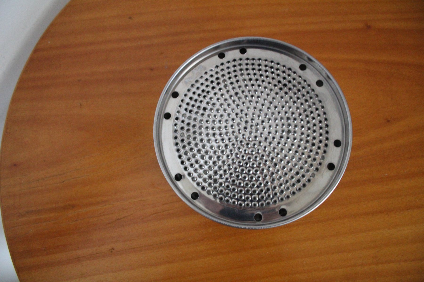 Elettrodomestici da cucina: Käsereibe mit Schale , verm.Edelstahl – Usato da Locarno venduto da fripui 3