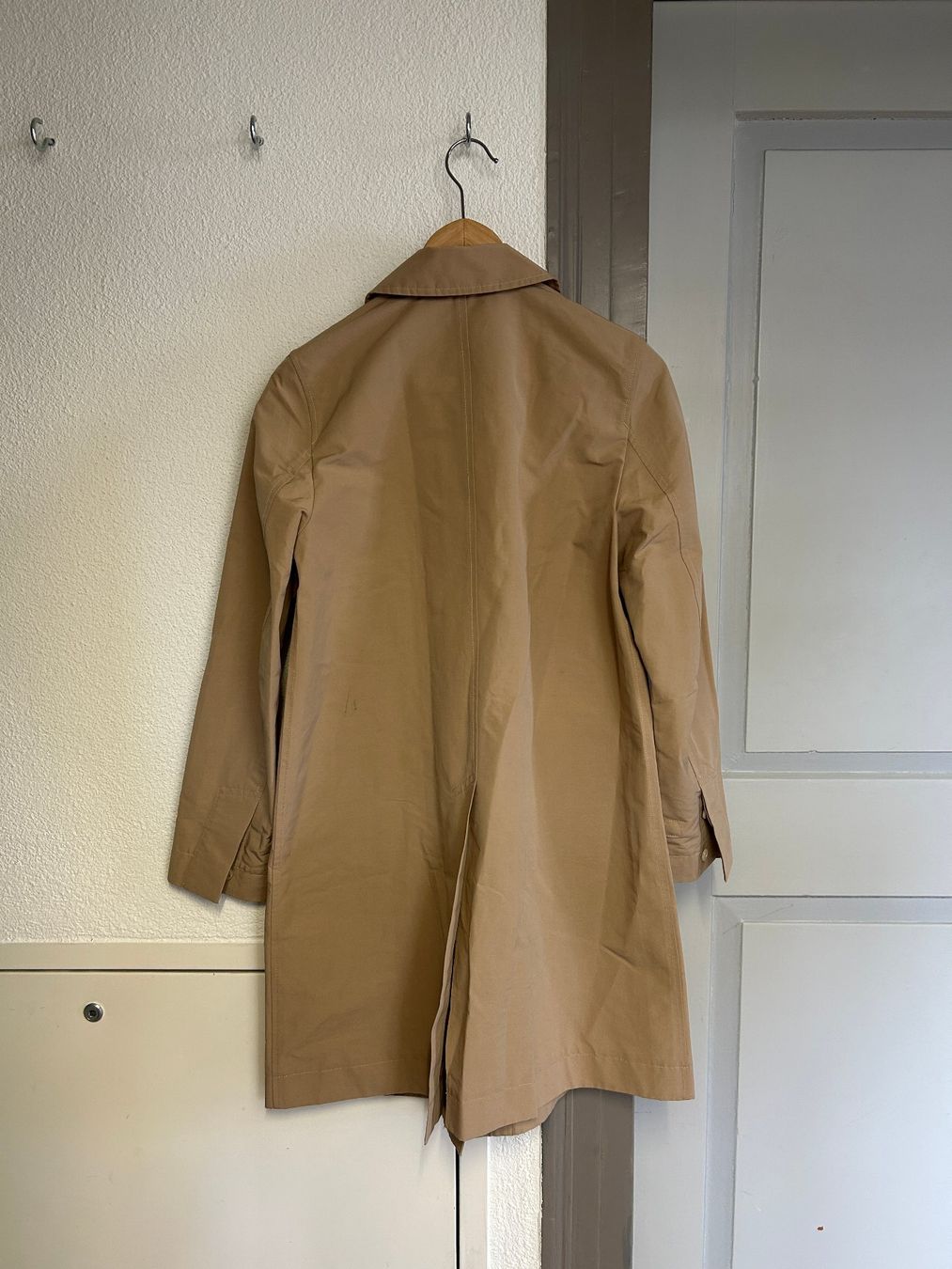 Arket Cappotti: Arket Trenchcoat DE 36 – Usato da Zürich venduto da ins_w679 1