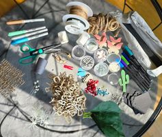Bastelsachen-Set: Schere, Buchstaben, Farben und mehr!