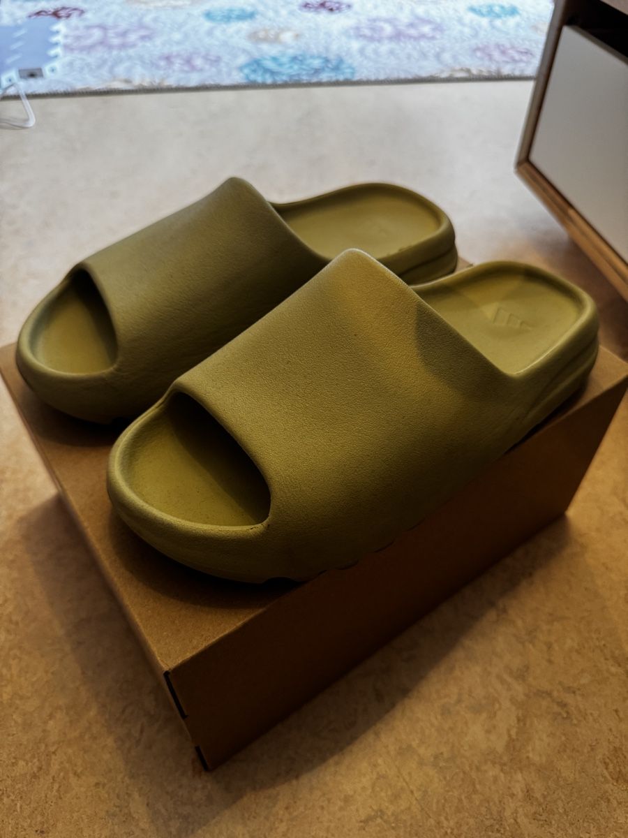 Adidas Scarpe da uomo: Yeezy Slide Resin Gr. 44.5 – Usato da Zürich venduto da swiss.tech 1