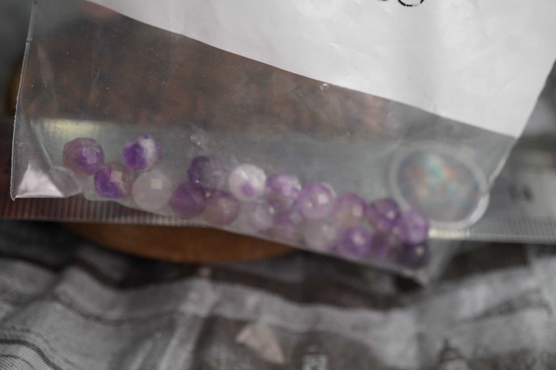 Minerali & Pietre curative: Amethyst    Gelocht  Resten   ab  1.-   gratis Versand – Nuovo e nell'imballaggio originale da Eschenbach SG venduto da topstone 5