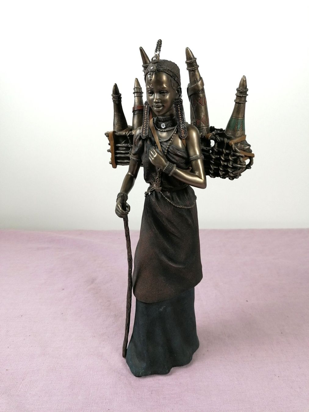 Statuette: Bronzefigur Maasai Wahrsagerin – Usato da Köniz venduto da Brockenreich