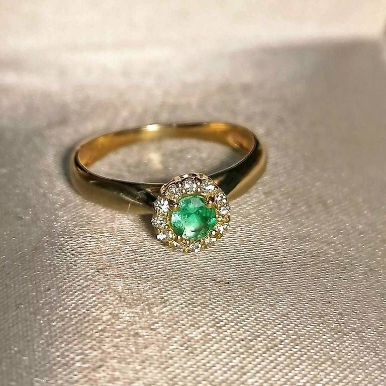 Anelli: Goldring mit Smaragd und 12 Diamanten. – Usato da Thalwil venduto da han_2b8c 6