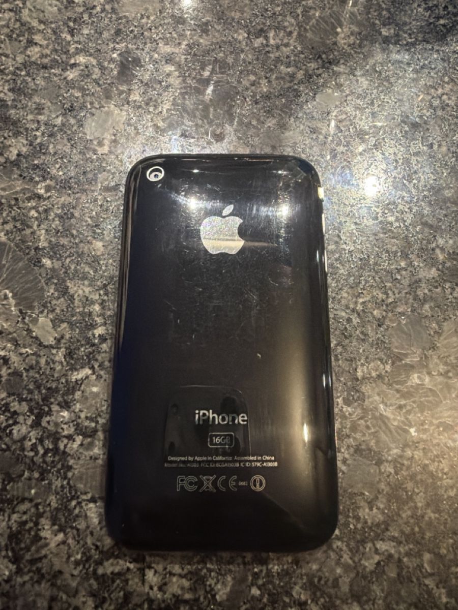 Apple Telefoni cellulari / Smartphones: iPhone 3GS 16go - fonctionnel  – Usato da Yverdon-les-Bains venduto da ame_7f2x 1