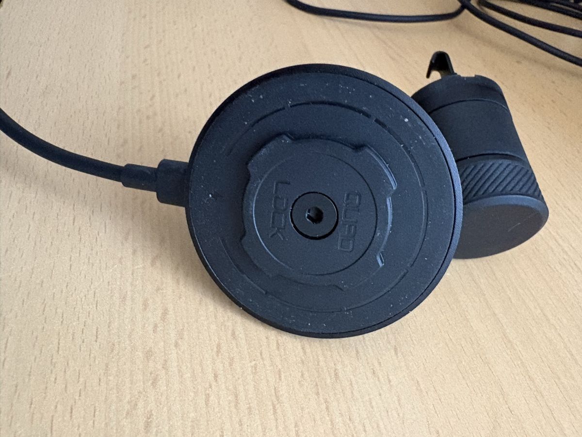 Quad Lock Staffe: Quad Lock AutoHalterung mit USB Ladekabel – Usato da St.Ursen venduto da Amdxp