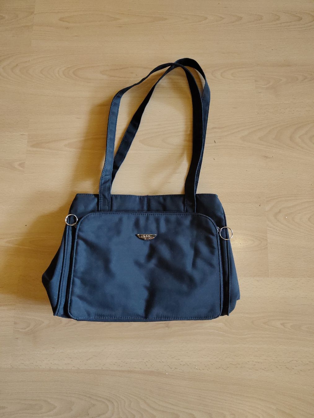 Taschen für Damen: Schwarze Tasche – Gebraucht aus Rapperswil BE von Katmu