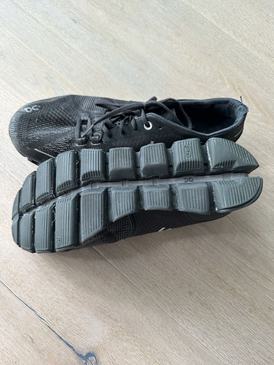 On Scarpe da donna: On Sneaker schwarz Grösse 40 – Usato da Langnau am Albis venduto da cor_566p 2