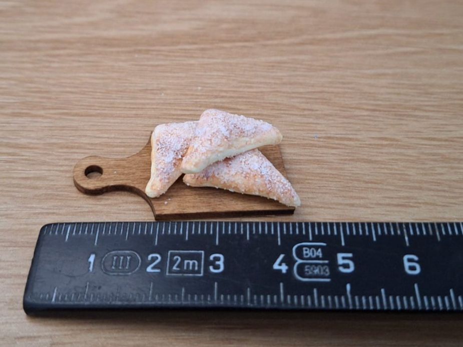 Case e mobili per bambole: Zigerkrapfen Handgemacht – Nuovo (secondo la descrizione) da Zürich venduto da Minischmaus 1