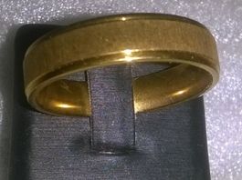 RING EDELSTHAL,,,VERGOLDET,,,AUFGRAUT UND GLANZIG