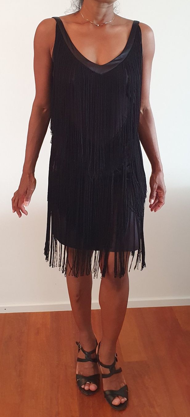 Vero Moda Robes: Fransenkleid Vero Moda Grösse 34 schwarz – D'occasion à Stansstad par InStyle8