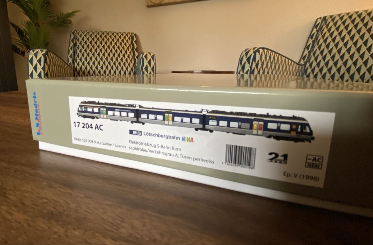 LS Models Modellini di ferrovie: BLS RABe 525 NINA 3teilig V AC – Nuovo e nell'imballaggio originale da Grandvillard venduto da jo-1991 8