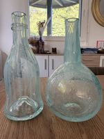Lot 1 carafes / 1 vase en verre bullé bleu Saba Biot – Sig