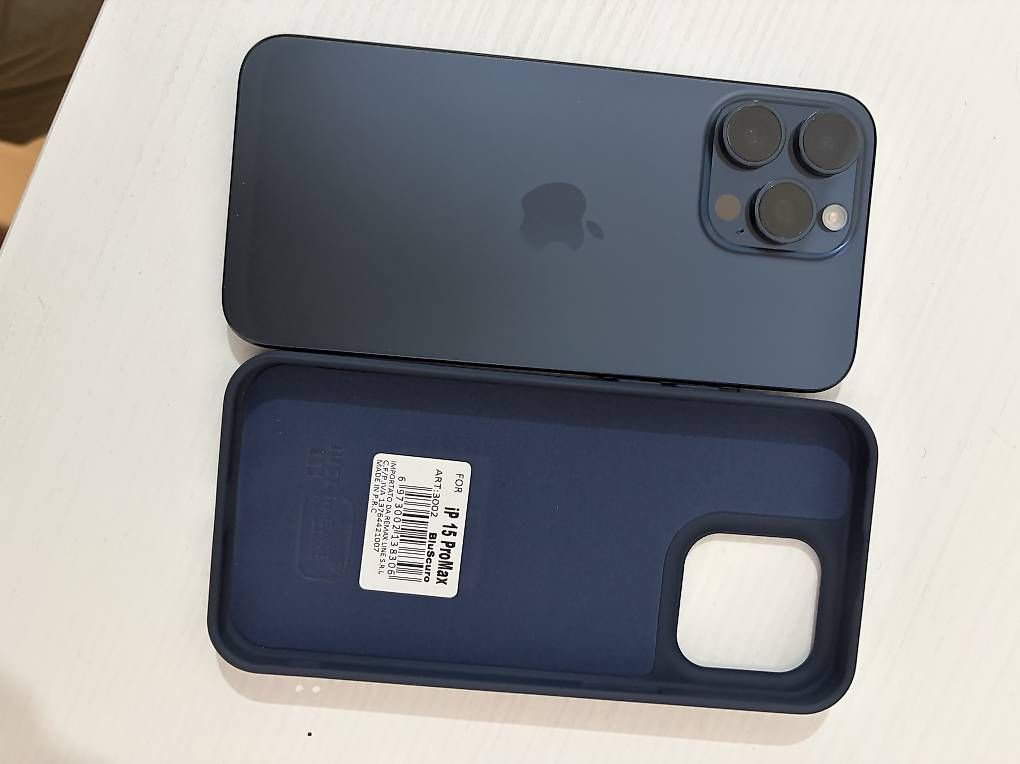 Portables: iPhone 15 pro max 256 g – D'occasion à Lugano par sls_5z8c 1